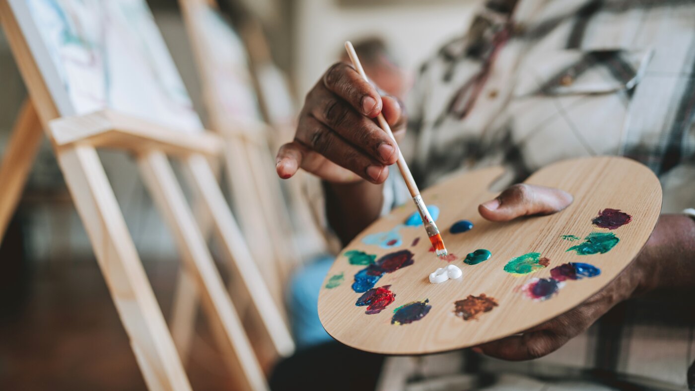 絵を描く人は1歳若い——英研究が示す「芸術と老化速度」の関係