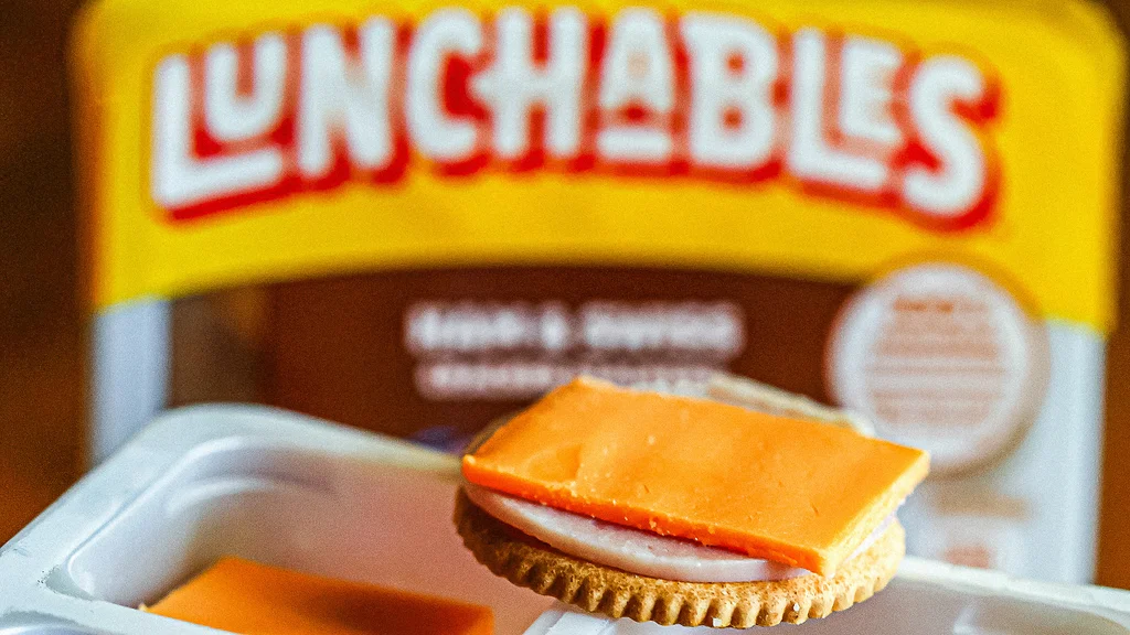 「ランチャブルズ」はタバコ会社が設計した。超加工食品の起源が米学術誌で判明