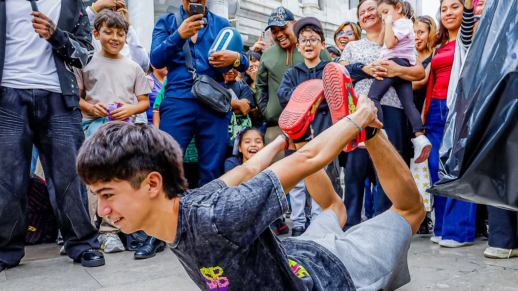ラテンアメリカの公園で10代が『オーラファーミングバトル』、1週間で3カ国に飛び火